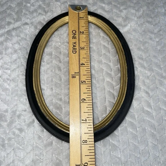 Vintage Oval Wood Picture Frame 5x7 Traditional Classic Ebony Color Gold Trim - Picture 2 of 6